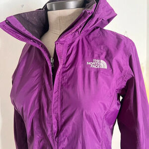 Women’s The North Face Venture Size Medium Raincoat with hood waterproof
